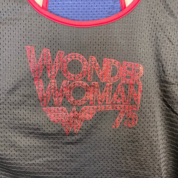 Wonder Woman Women's Scoop Neck Double Layer Mesh Muscle Tank Top Medium NWT - Picture 2 of 9